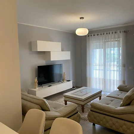 Cozy Corner Apartment *